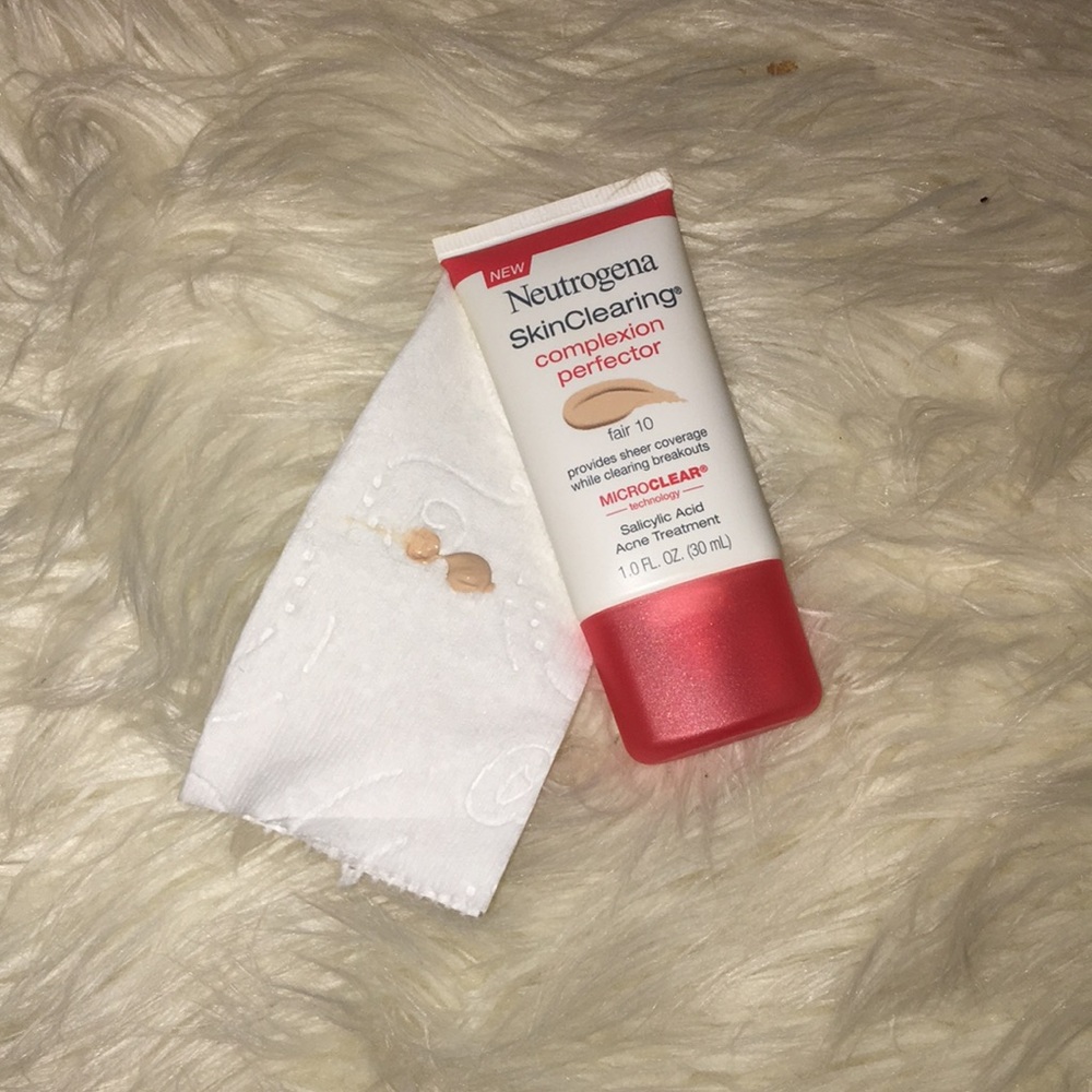 This is neutrogena skinclearing foundation.